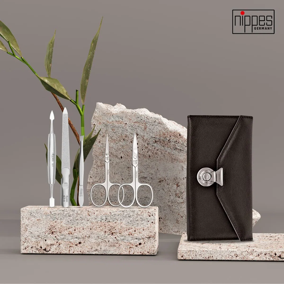 nippes Solingen, Kit de manucure Locks en acier inoxydable et sans nickel - Étui en cuir de vachette véritable avec serrure à cliquet Premium Line - Noir - 5 pièces